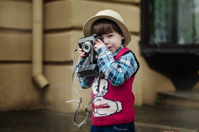 Aparat foto pentru copii - Jucăria care le stimulează creativitatea