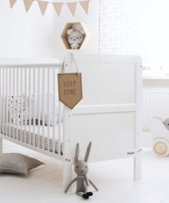 Patut din lemn masiv transformabil pentru bebe si junior Clasic Alb 140 x 70 cm